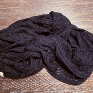 Elegant Black Knit Scarf G H Bass